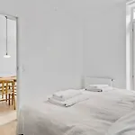 Amazing 2br W Balcony In The Heart Of Appartement *