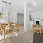 Amazing 2br W Balcony In The Heart Of Appartement *