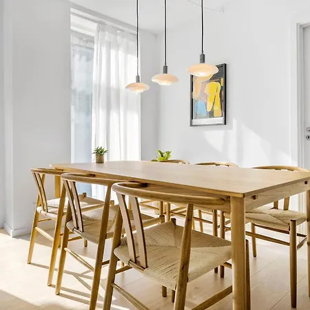 Amazing 2br W Balcony In The Heart Of